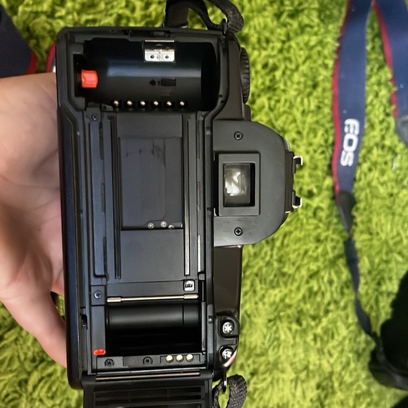 Canon eos rebel x s 35mm film SLR autofocus camera with 35-80mm wide/zoom lens - Picture 5 of 7